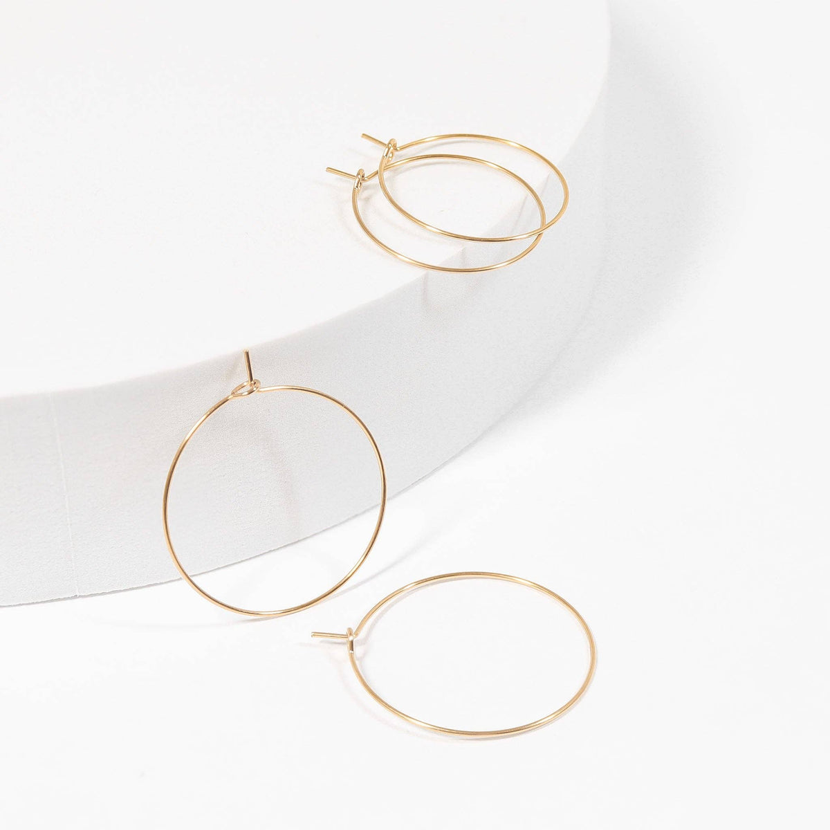 18K Gold PVD Stainless Steel Wire Hoop Earrings: Stainless / 25mm