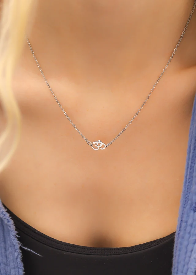 18K Gold PVD Stainless Steel Loop Connector Chain Necklace in Gold and Silver