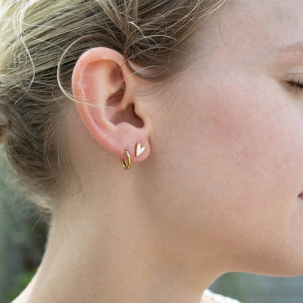 18K Gold PVD Stainless Steel White Heart Stud Earrings-Lemons and Limes Boutique