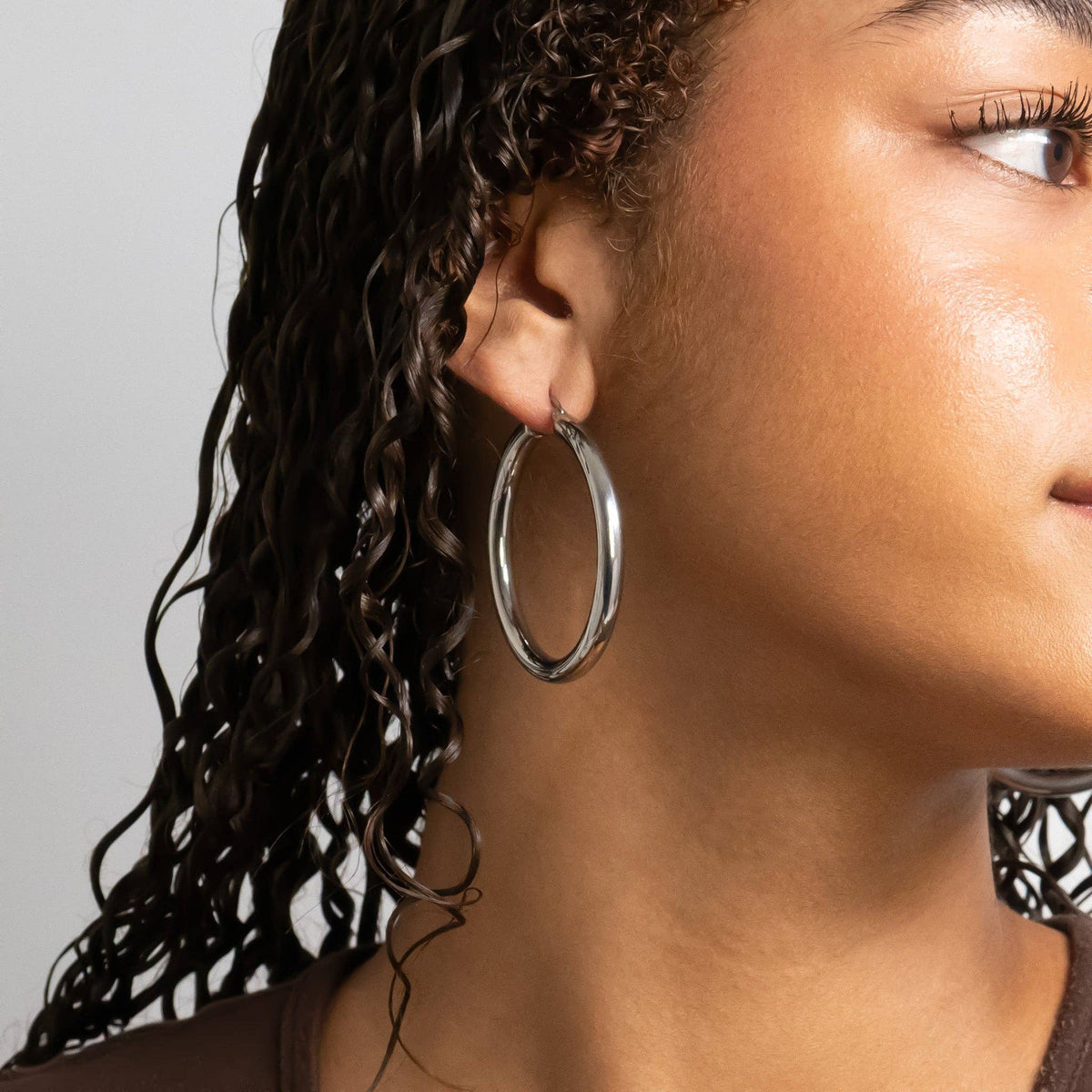 18K Gold PVD Stainless Steel Chunky Hoop Earring: Gold / 25mm