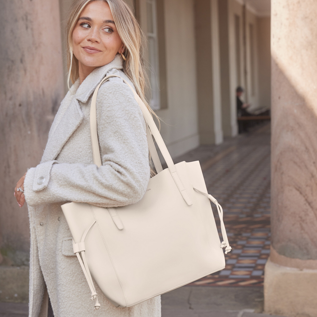 Ashley Tote Bag in Off White-Lemons and Limes Boutique